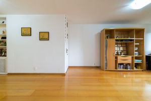 Image 4 - 895747