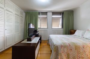 Image 9 - 895747