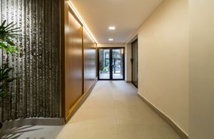 Image 27 - 895747