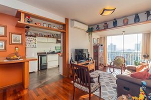 Image 1 - 895770