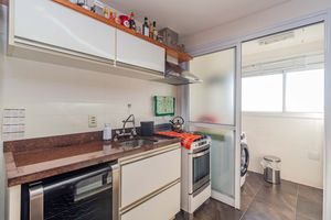 Image 21 - 895770