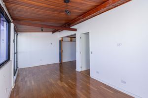Image 28 - 895771