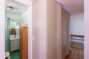 Image 40 - 895771