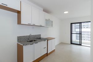 Image 6 - 895774
