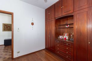 Image 6 - 895775