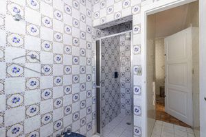Image 13 - 895775