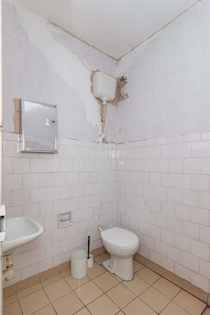 Image 19 - 895775