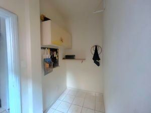 Image 13 - 895777
