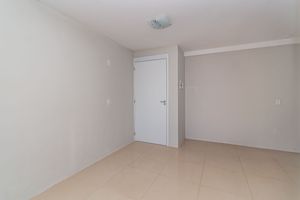 Image 3 - 895780