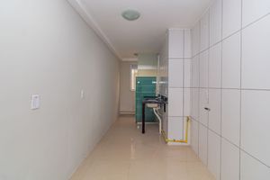 Image 7 - 895780