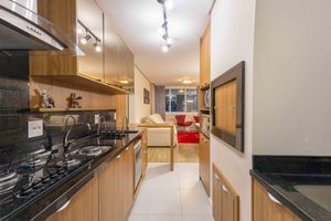 Image 4 - 895790