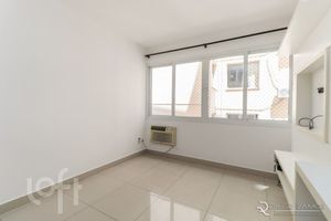Image 6 - 895797
