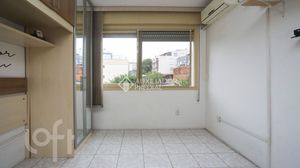 Image 6 - 895800