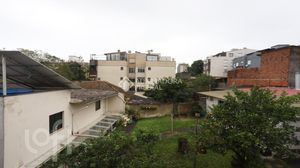 Image 8 - 895800