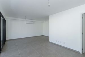 Image 9 - 895802