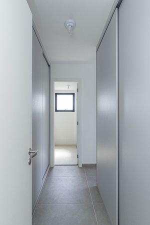 Image 22 - 895802