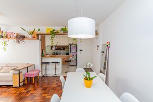 Image 9 - 895804