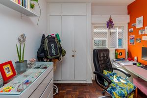 Image 19 - 895804