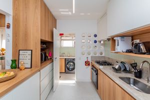 Image 23 - 895804