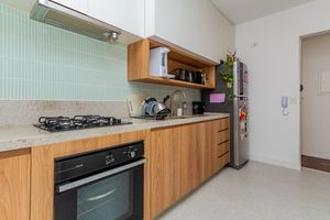 Image 21 - 895804