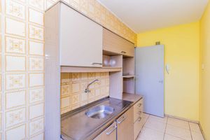 Image 19 - 895806
