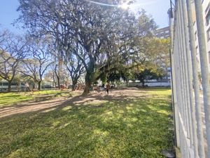 Image 21 - 895806