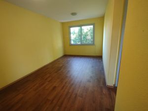 Image 19 - 895806