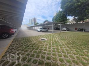 Image 11 - 895807