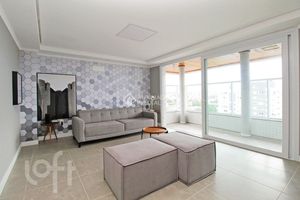 Image 8 - 895808