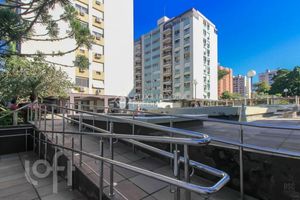 Image 9 - 895811