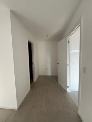 Image 3 - 895820