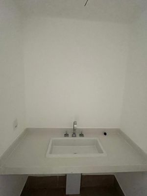 Image 7 - 895820