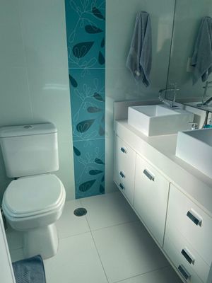 Image 13 - 895821