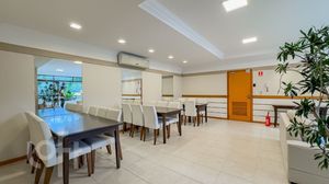 Image 35 - 895826