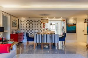 Image 4 - 895826