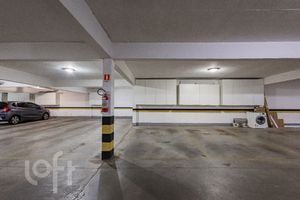 Image 33 - 895826