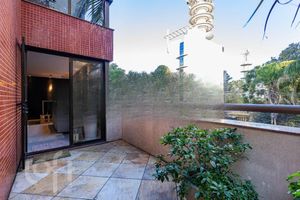 Image 8 - 895826