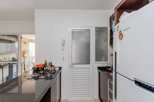 Image 9 - 895827