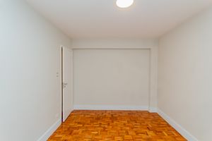 Image 3 - 895839