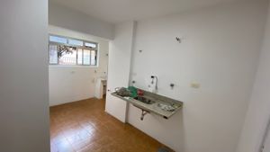 Image 6 - 895839