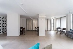 Image 11 - 895839