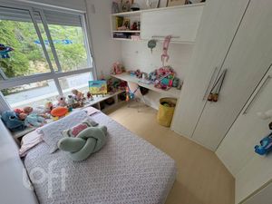 Image 18 - 895840