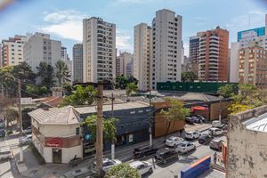 Image 17 - 895841
