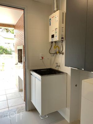 Image 19 - 895844