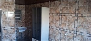 Image 9 - 895845