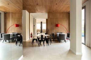 Image 23 - 895846