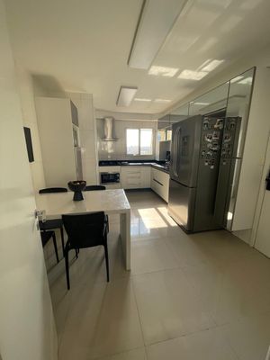 Image 18 - 895858