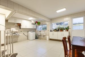 Image 17 - 895875