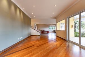 Image 1 - 895875