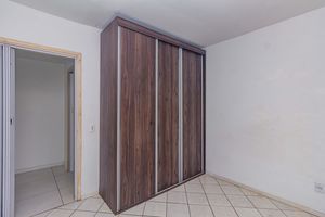 Image 6 - 895907